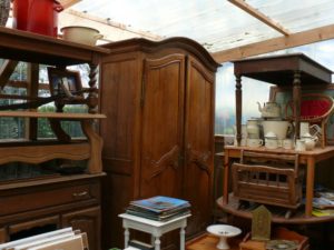 armoire et tables basses